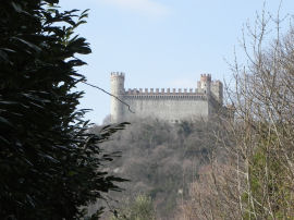 Panorama sul castello di Montalto Dora (32418 bytes)